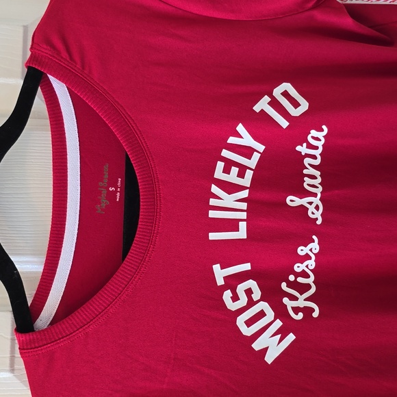 MAGICAL SEASON WOMEN'S RED " MOST LIKELY TO KISS SANTA" SHORT SLEEVE TEE SMALL - Picture 3 of 14